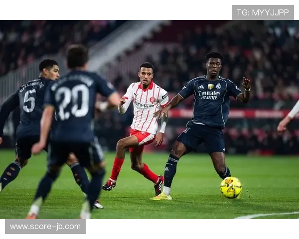 西甲俱乐部联合举办“足球友谊日”活动,逾千名青少年参与社区比赛。 西甲俱乐部联合举办“足球友谊日”活动,逾千名青少年参与社区比赛。