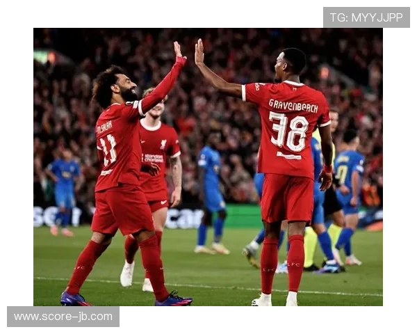 杜埃包抄破门,斯特拉斯堡球迷狂欢 杜埃包抄破门,斯特拉斯堡球迷狂欢